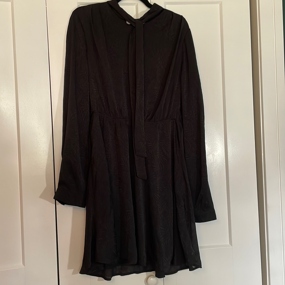 NWT Gilli/Mod Cloth Black Dress with Subtle Leaf Print Size XL
